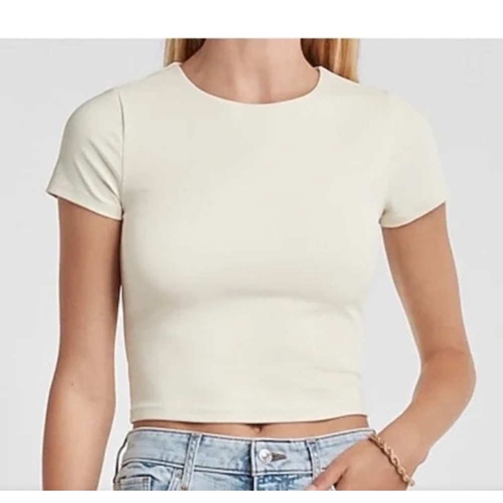 Express body contour high compression tee